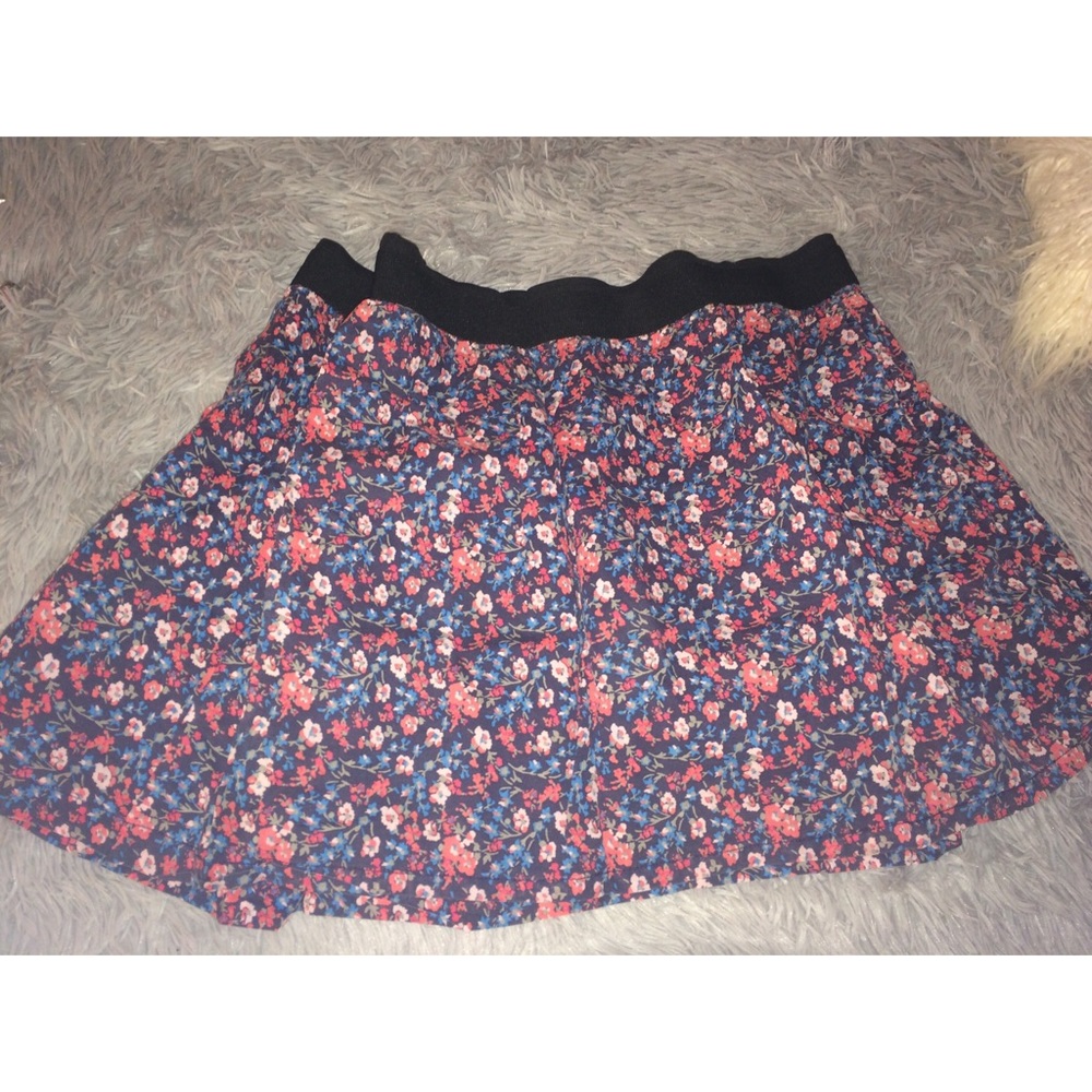 High waisted mini skirt with pockets!